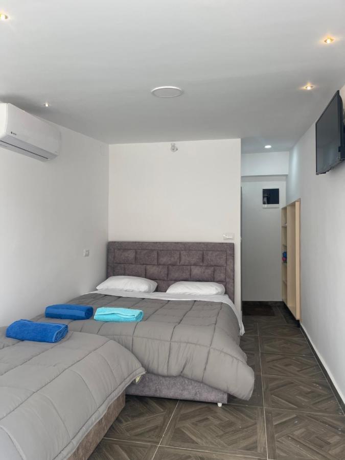 Ylli Guesthouse เปอร์เมต ภายนอก รูปภาพ